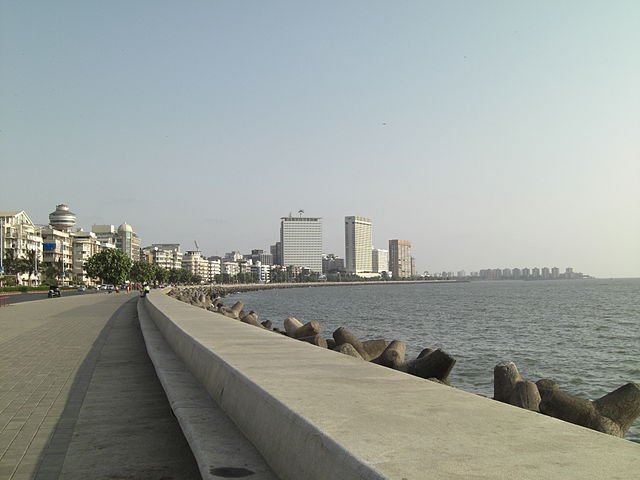 Marine Drive (Credits: Wikimedia)