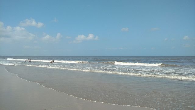 Juhu Beach / Chowpaty (Credits: Wikimedia)