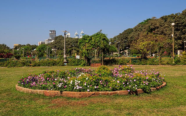The Hanging Gardens on Malabar Hill in Mumbai, India - © A.Savin, Wikimedia Commons